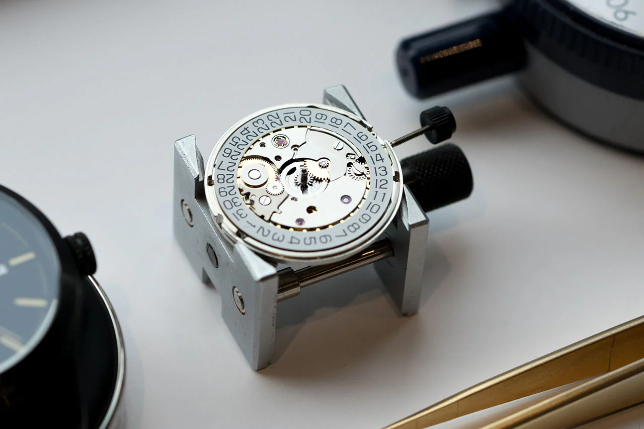 Swiss movement DIY Watch Kit | Pilot Watch with Sellita SW200-1 and brown leather straps |DWC Signature Master Aviator - Image 3